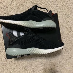 Adidas Alpha bounce men’s size 10